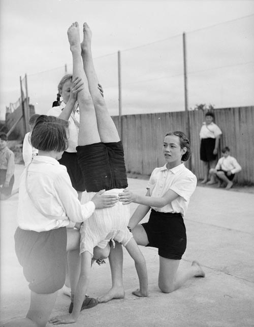 Early physical training or drill in a New Zealand school